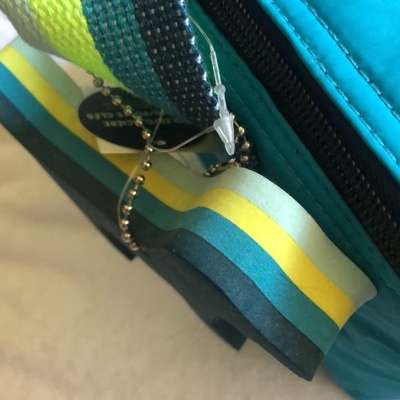 Vintage NWT PINK Victoria’s Secret Cooler with Iconic PINK Dog Key Chain. - Picture 13 of 13